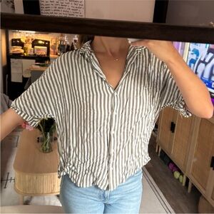 Forever 21 | Size M | Green Striped Button-Down Shirt